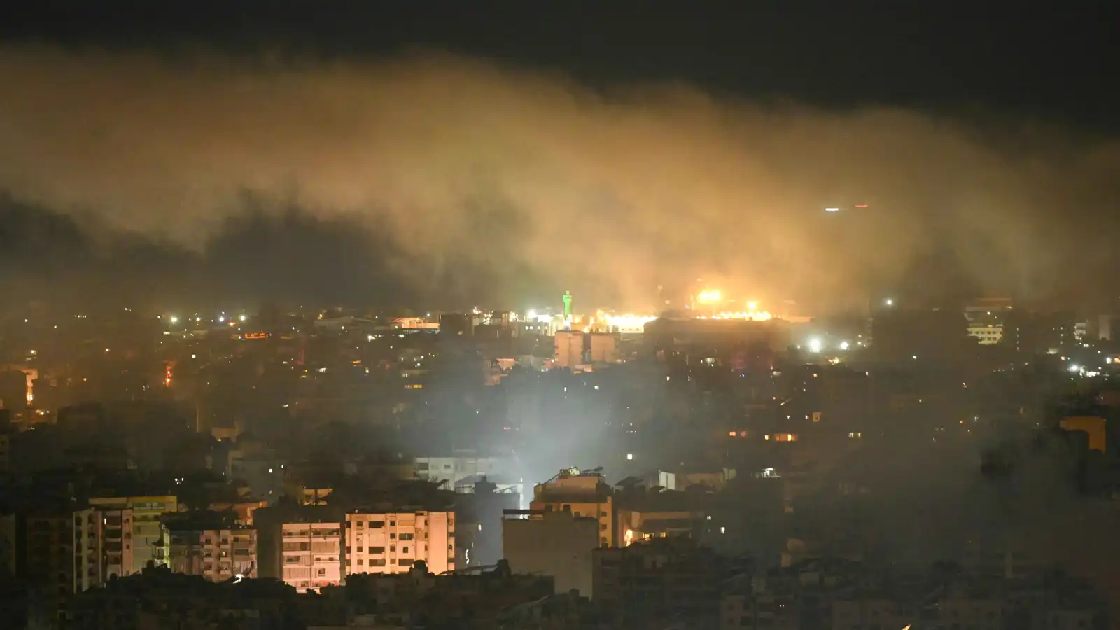 إسرائيل تشن غارات على بلدات في جنوبي لبنان وحزب الله يقصف صفد