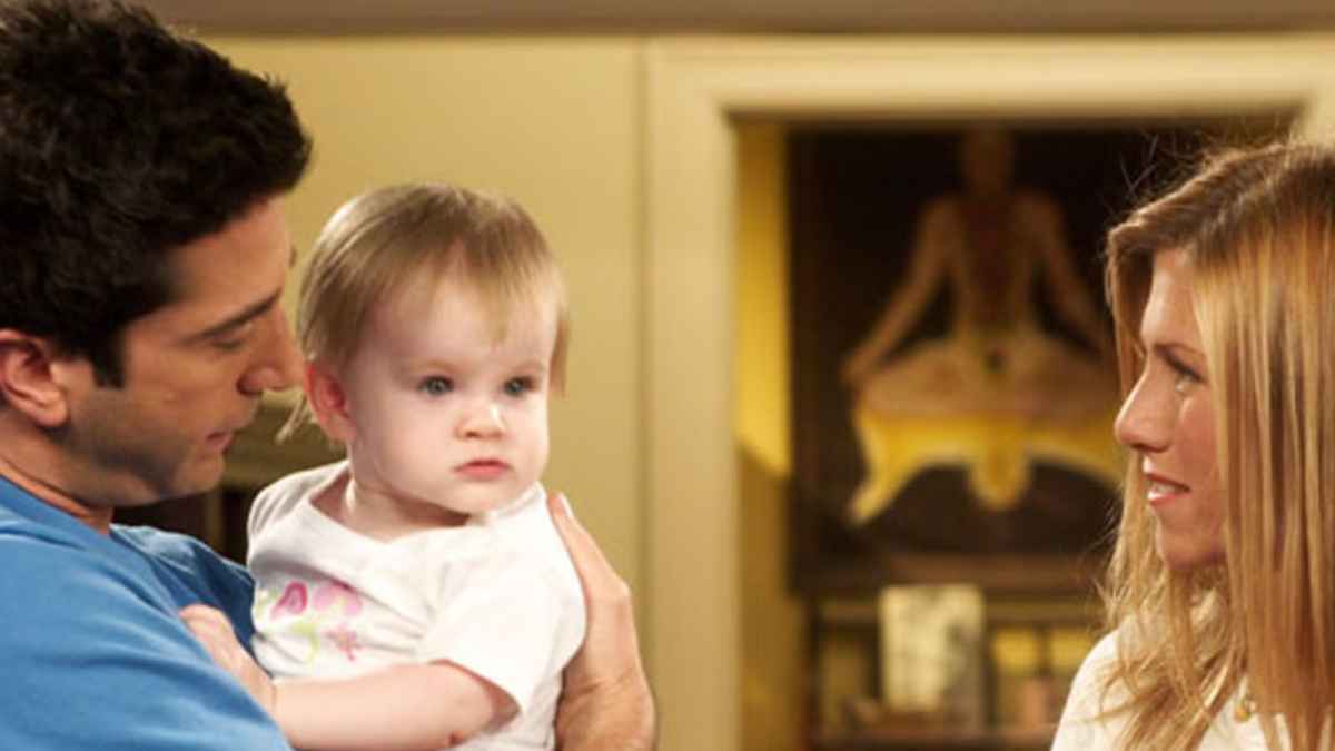 بعد 23 عامًا.. طفلة مسلسل "فريندز" نجمة على تيك توك