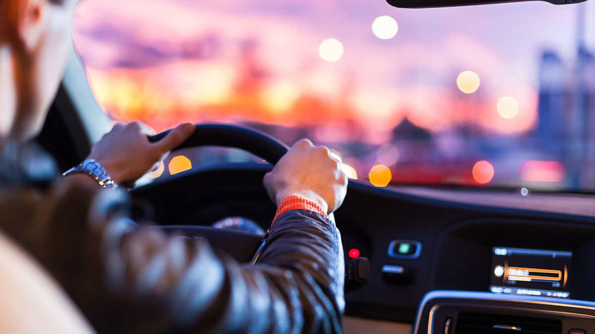 سائق بالسعودية يدهس فتاة بعد التحرش بها