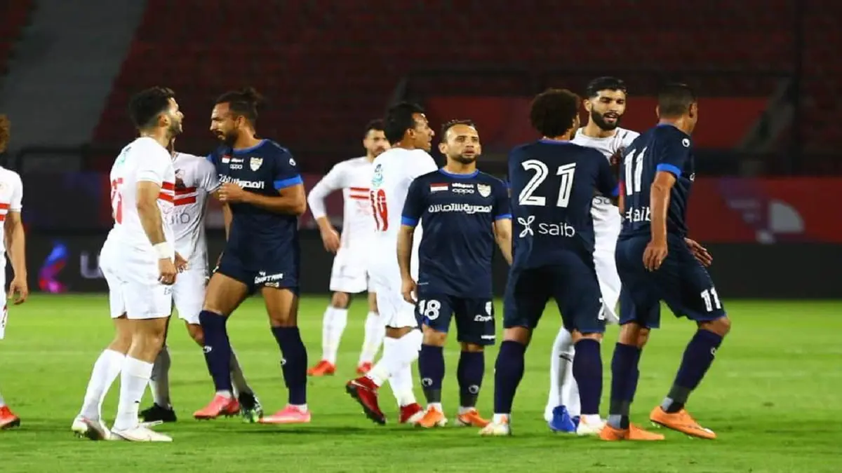 محمد طلعت مهاجم الإنتاج يبصق على الجهاز الفني لنادي الزمالك (فيديو)‎
