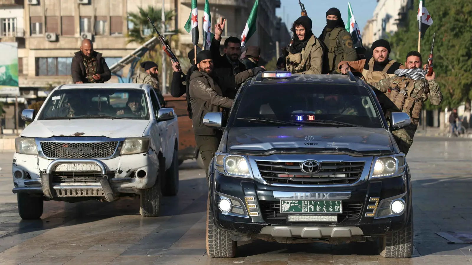 الفصائل المسلحة تتقدم في حماة وتعلن السيطرة على مدن وقرى