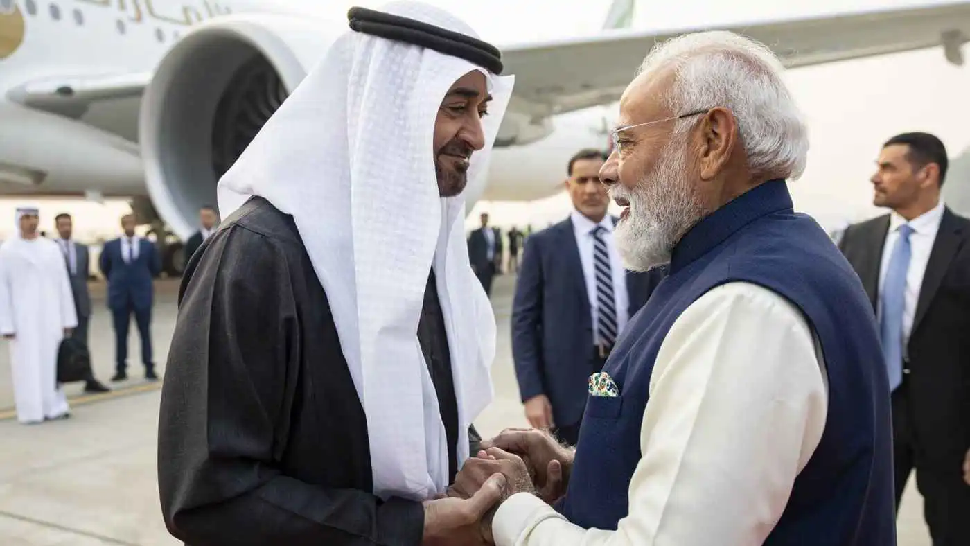 رئيس الإمارات يصل الهند في زيارة عمل