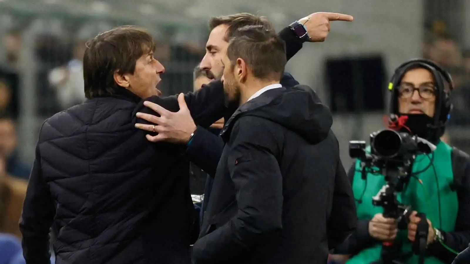 بسبب ألفاظ خارجة.. لجنة الانضباط تعلن إيقاف أنطونيو كونتي