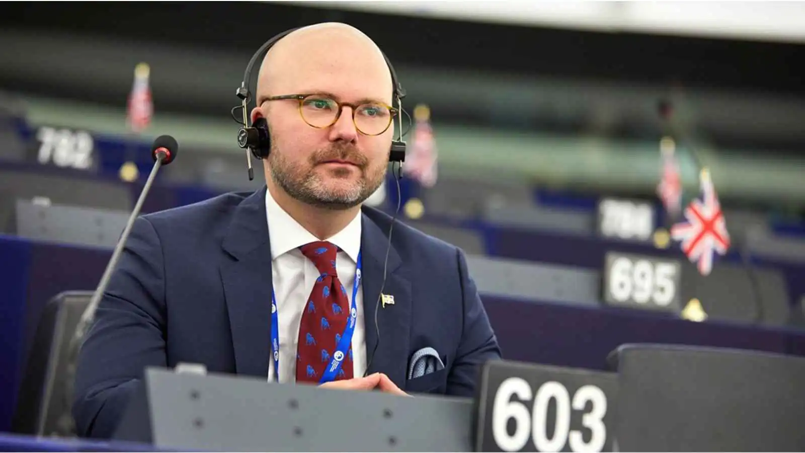 نائب سويدي لـ"إرم نيوز": الاتحاد الأوروبي موّل منظمات إخوانية بـ40 مليون يورو