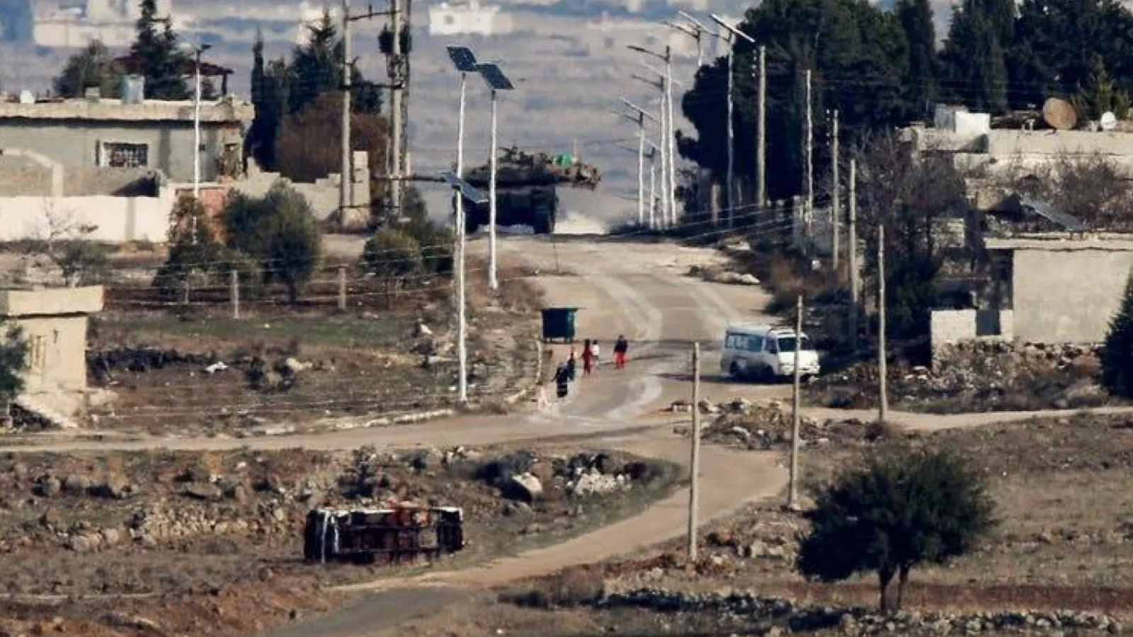 أهالي القنيطرة يهاجمون دورية إسرائيلية (فيديو)