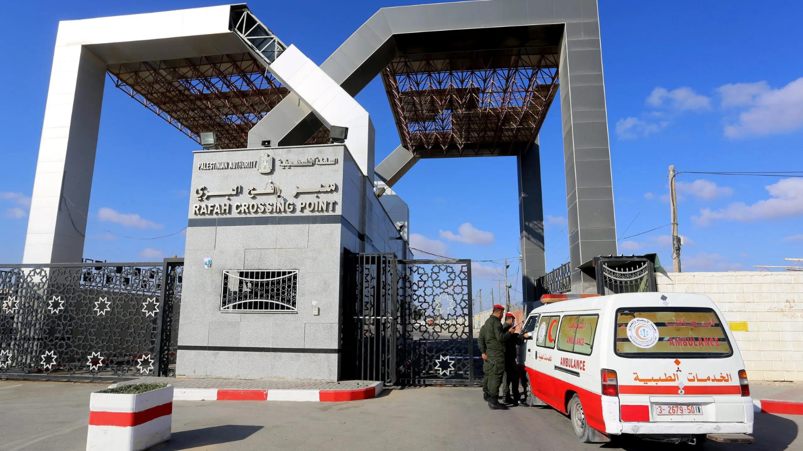 خبراء: إسرائيل تنفذ "التهجير القسري" للغزيين بإخراج الجرحى أولاً