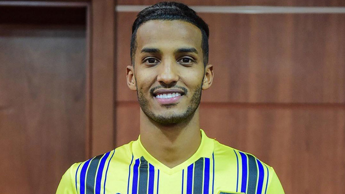 نايف هزازي نجم نادي النصر السعودي السابق يكشف عن التصريح الذي أبعد الأندية عن التعاقد معه (فيديو)