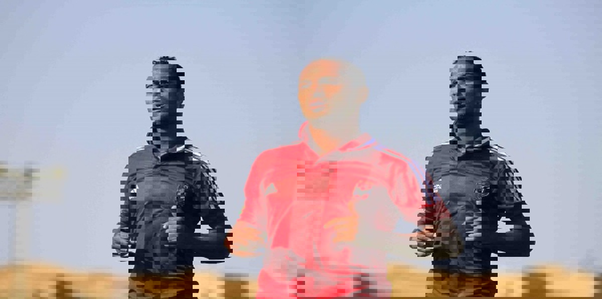 لاعب الأهلي المصري يعلق على تشبيهه بـ"ميسي".. ورفض رحيل "معلول"