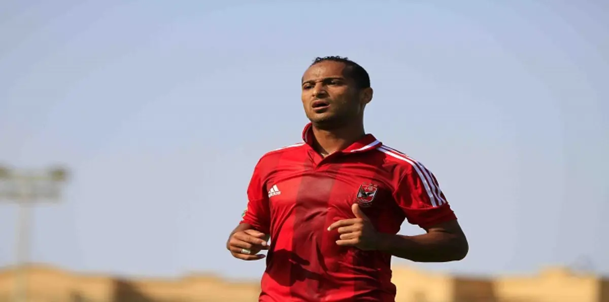 لاعب الأهلي المصري يعلق على تشبيهه بـ"ميسي".. ورفض رحيل "معلول"
