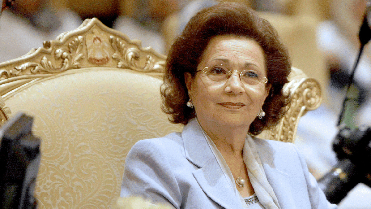 علاء مبارك يرد على أنباء وفاة والدته سوزان مبارك