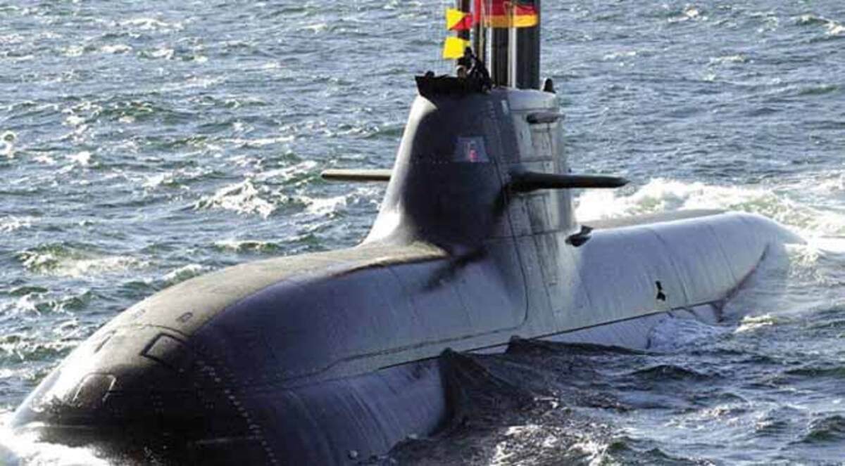 غواصة "دولفين" الألمانية تصل إسرائيل
