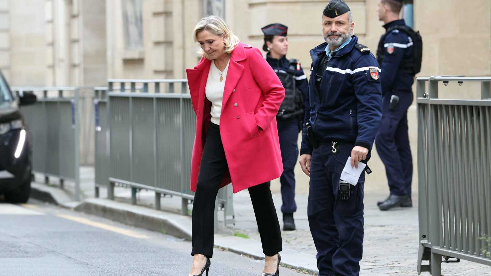 بعد تثبيت حكم عدم أهليتها.. مارين لوبان رسمياً خارج السباق الانتخابي