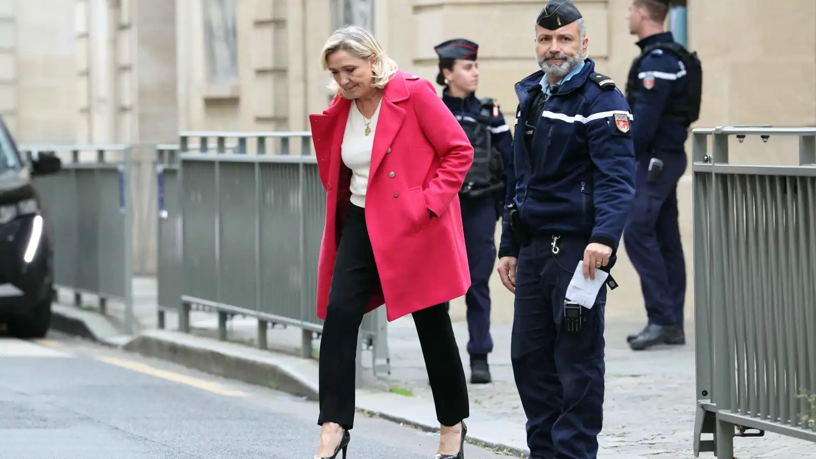 بعد تثبيت حكم عدم أهليتها.. مارين لوبان رسمياً خارج السباق الانتخابي