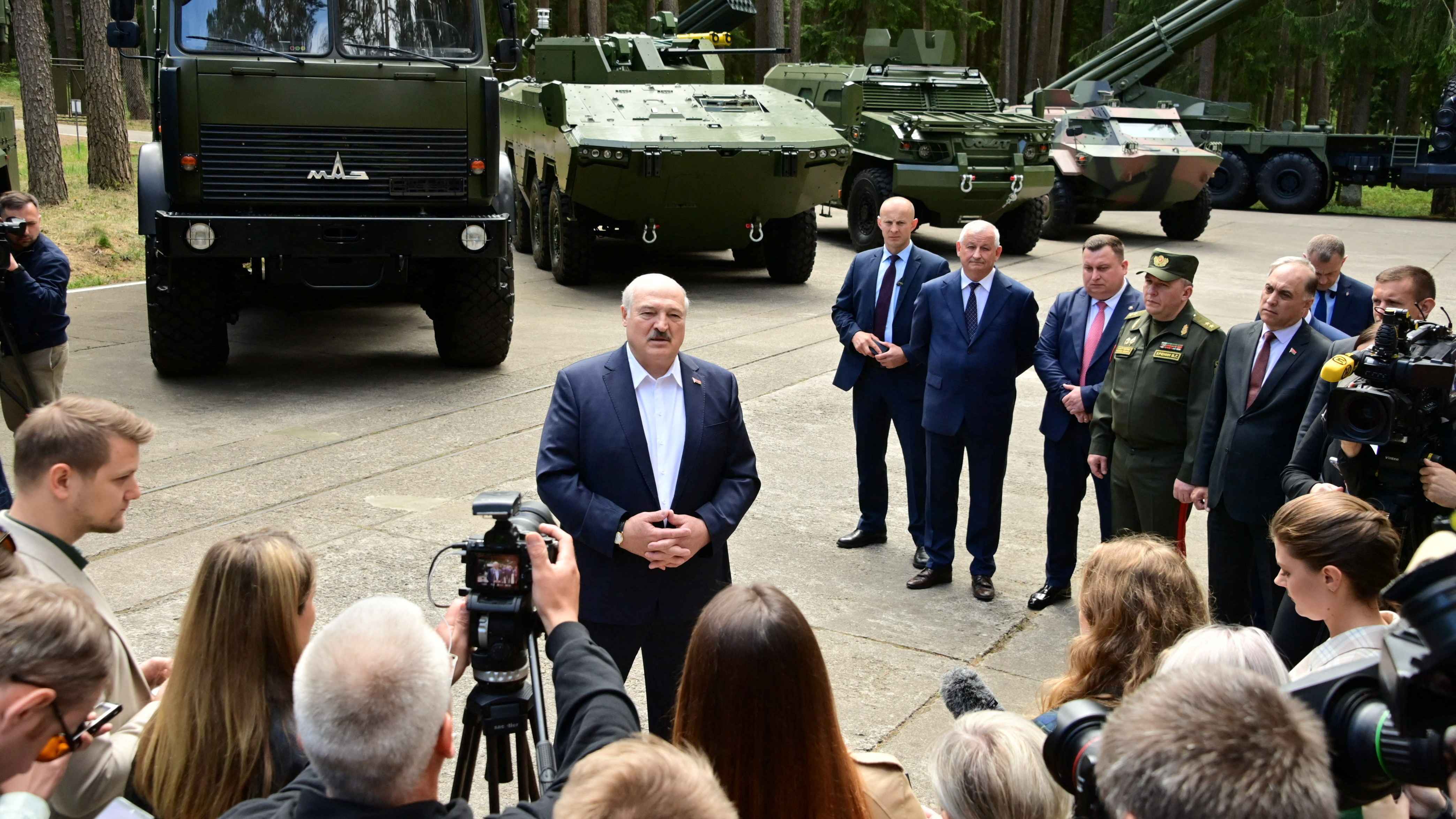 خبراء: تحرك بيلاروسيا "المفاجئ" ينذر بفتح جبهة جديدة ضد أوكرانيا