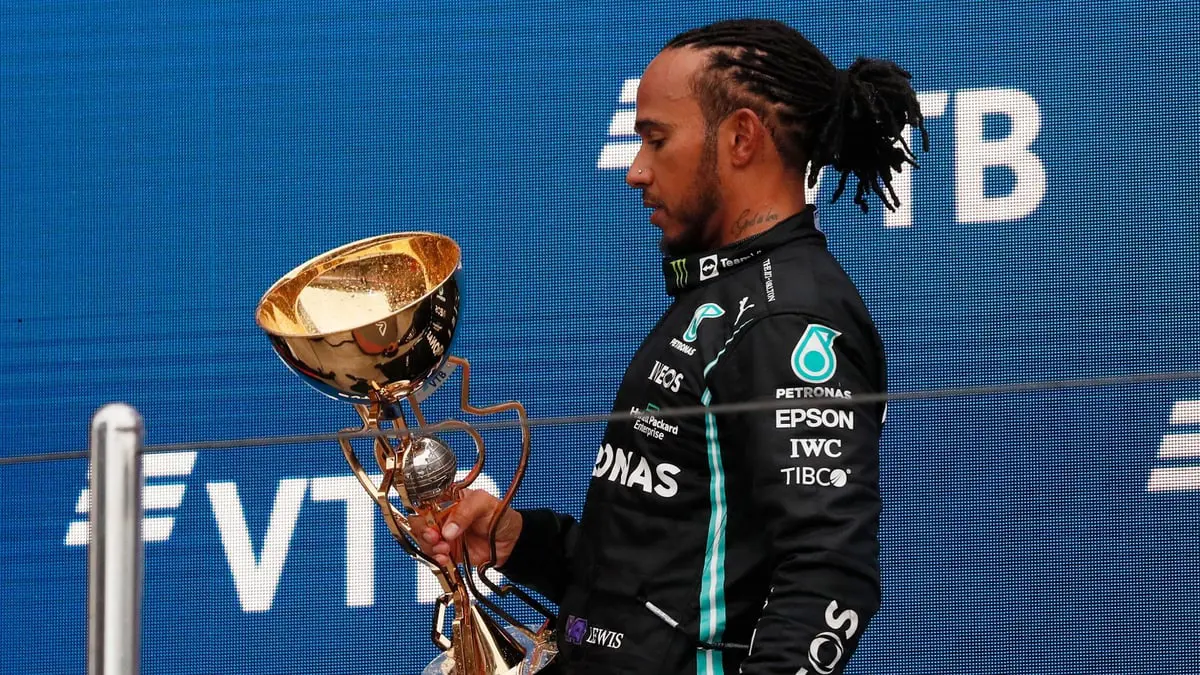 لويس هاميلتون يحقق فوزه رقم 100 ويتوج بجائزة روسيا الكبرى