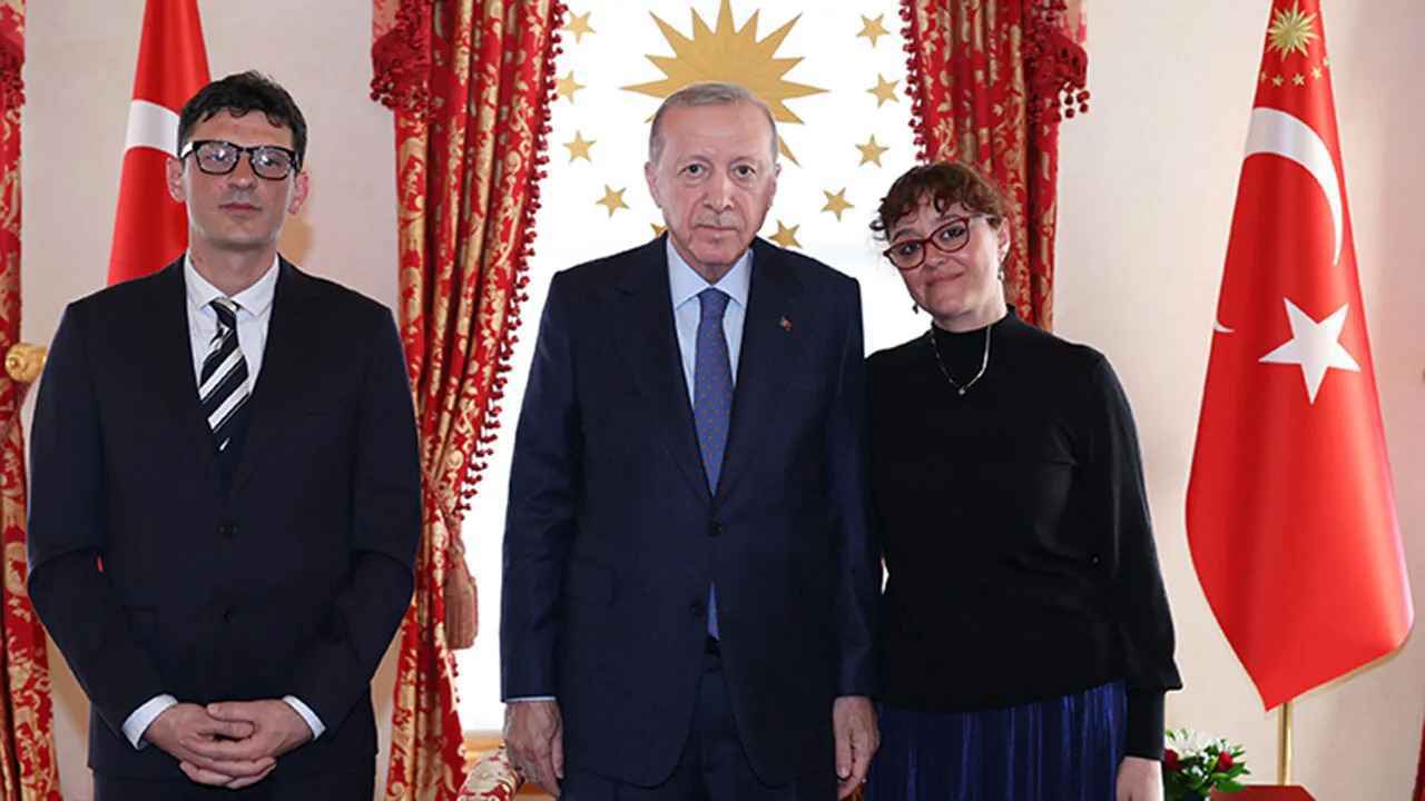 قُتل في إسطنبول.. فتى إيطالي يصبح رمزاً لمواجهة العنف بتركيا (صور)