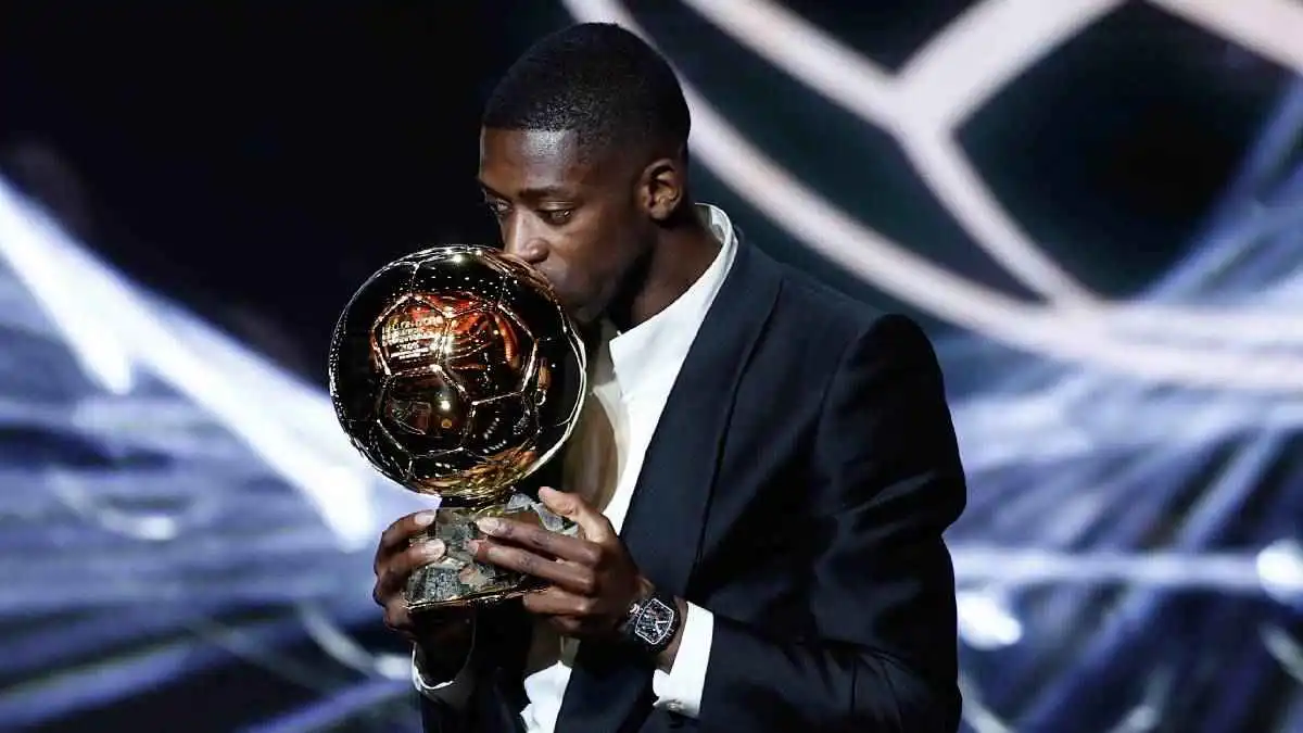 رسميا.. عثمان ديمبيلي يتوج بجائزة الكرة الذهبية (فيديو)