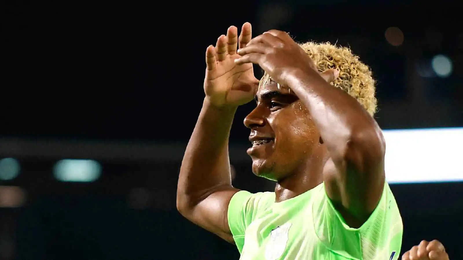 لماذا يحتفل لامين يامال بوضع "تاج" على رأسه؟