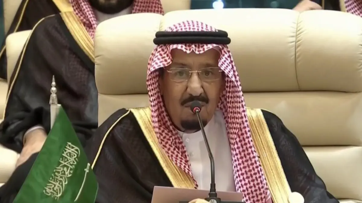 في افتتاح القمة الخليجية الطارئة.. الملك سلمان: لا بد من موقف حازم وحاسم ضد إيران