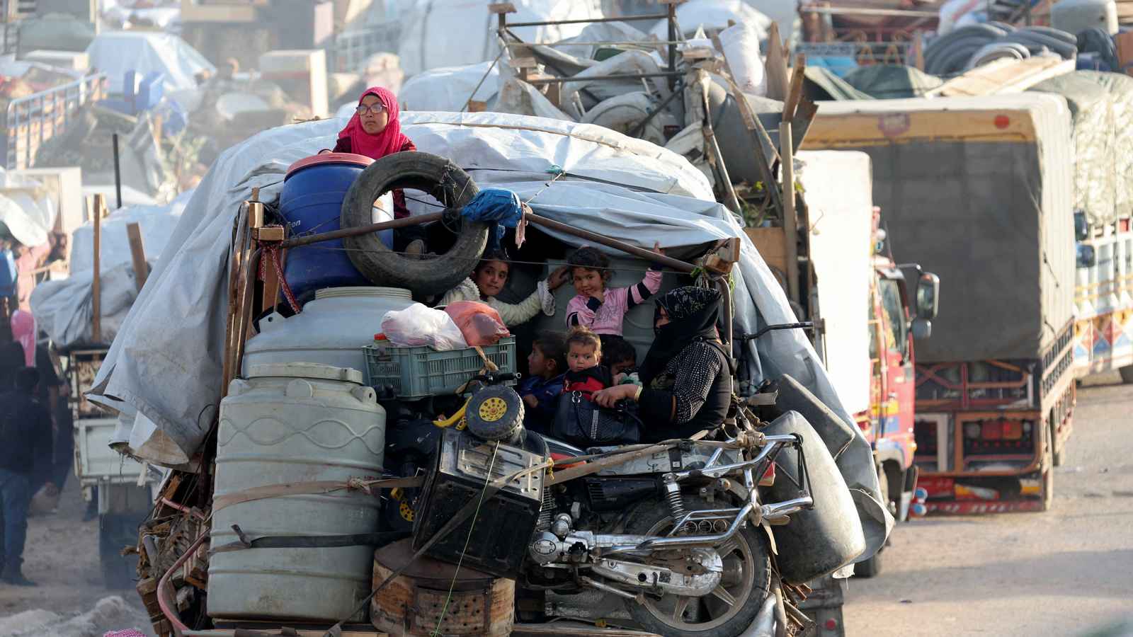 يمثلون ثلث السكان.. ميقاتي يدعو اللاجئين السوريين إلى مغادرة لبنان