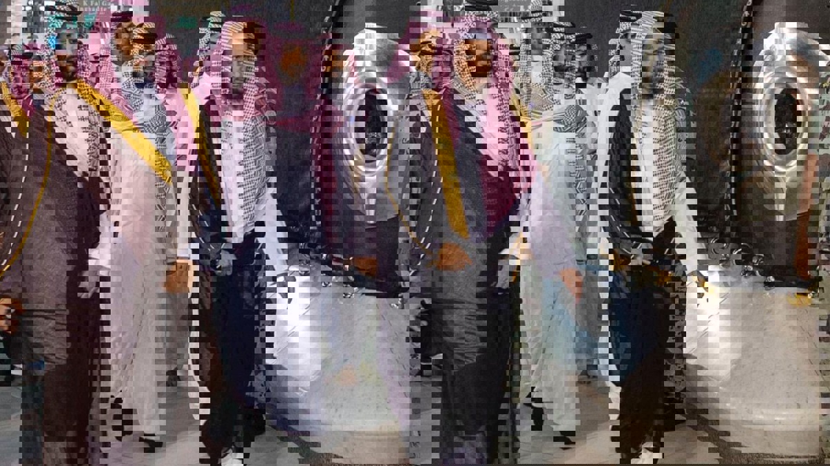 الأمير محمد بن سلمان  بالحرم المكي ويتفقد سطح الكعبة المشرفة 