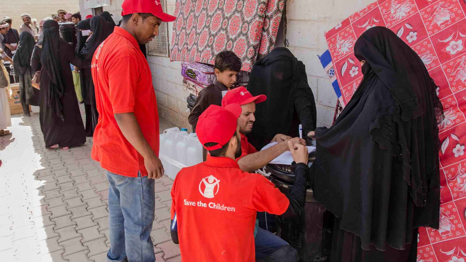 بـ 4 ملايين دولار.. "الحوثي" تنهب ممتلكات منظمة "إنقاذ الطفولة"