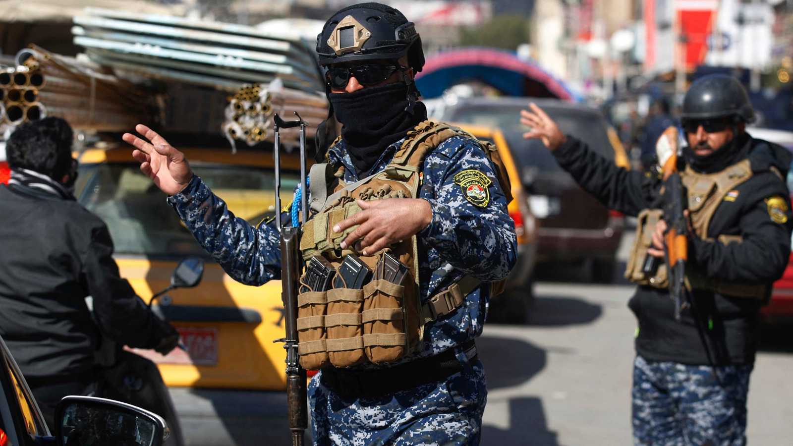 بكمين محكم.. اعتقال ضابط عراقي رفيع وزوجته بتهمة التزوير