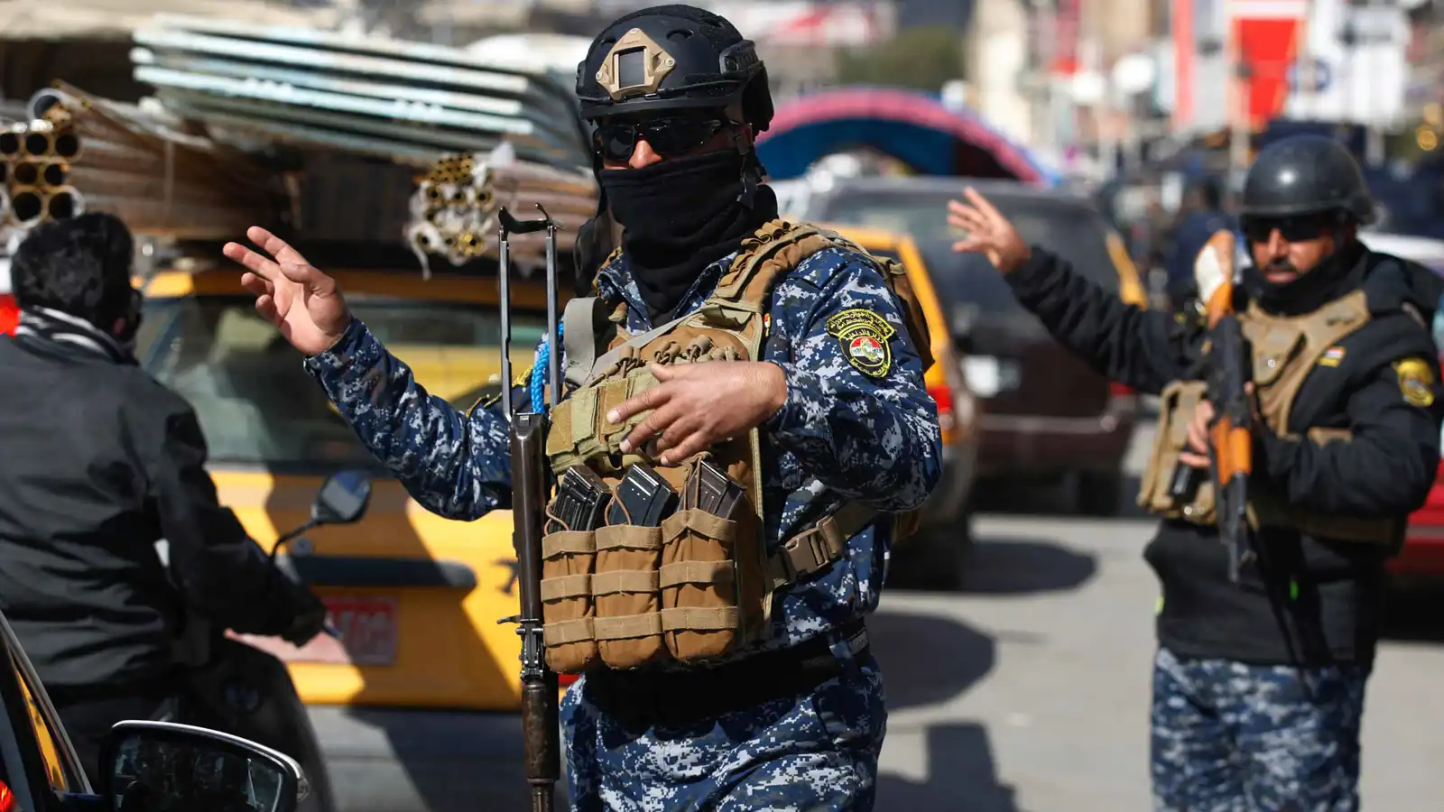 بكمين محكم.. اعتقال ضابط عراقي رفيع وزوجته بتهمة التزوير