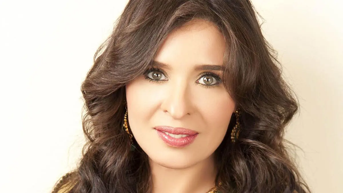 هل تجسد الفنانة المصرية دينا شخصية "السيدة زينب"؟