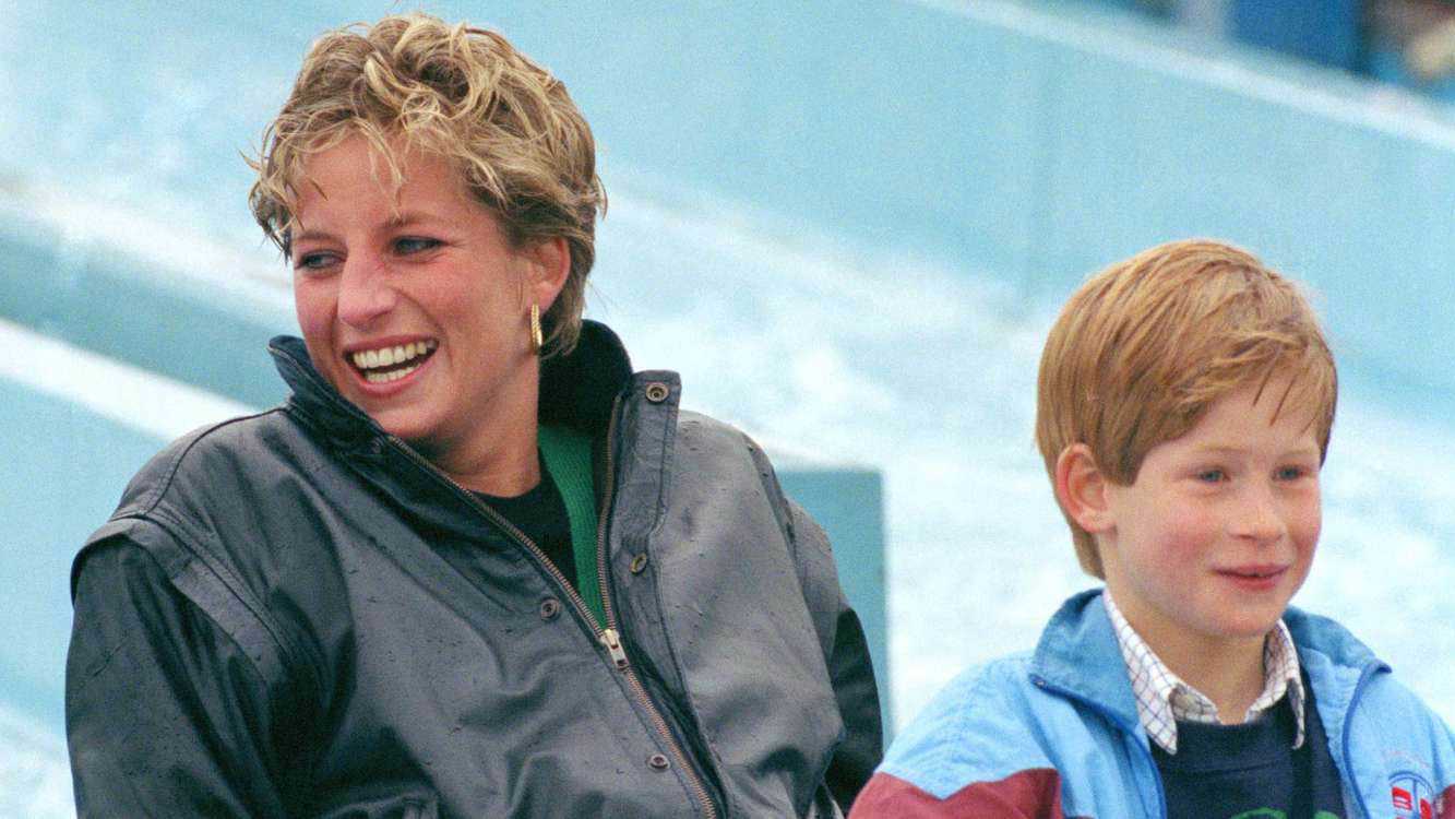 الأمير هاري يستعيد ذكريات طفولته في "ديزني لاند" (صور)