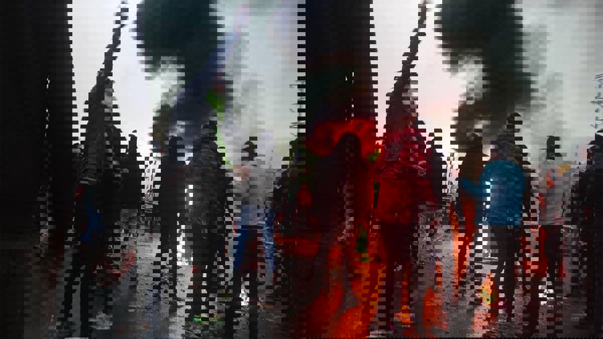 تجدد الاحتجاجات بإيران.. والأمن يتصدى للمتظاهرين في طهران بقنابل الغاز