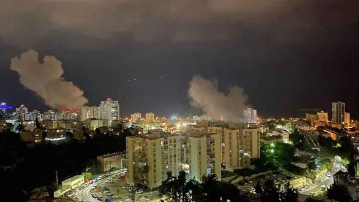 تضرر خطوط لنقل النفط في حيفا جراء هجمات إيرانية (فيديو)