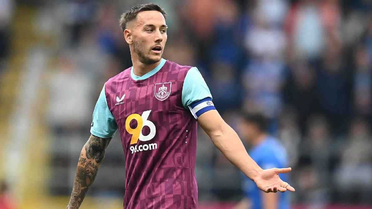 بعد ضياع صفقة فايغل.. الشباب السعودي يتوصل إلى اتفاق مع نجم بيرنلي