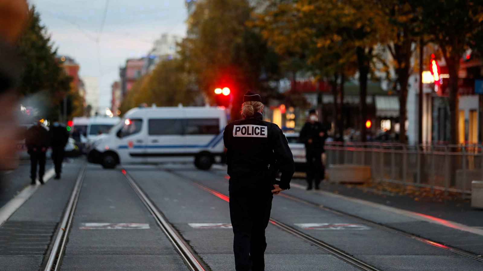 فرنسا.. قتيل وإصابة عناصر شرطة في هجوم بسكين (فيديو)