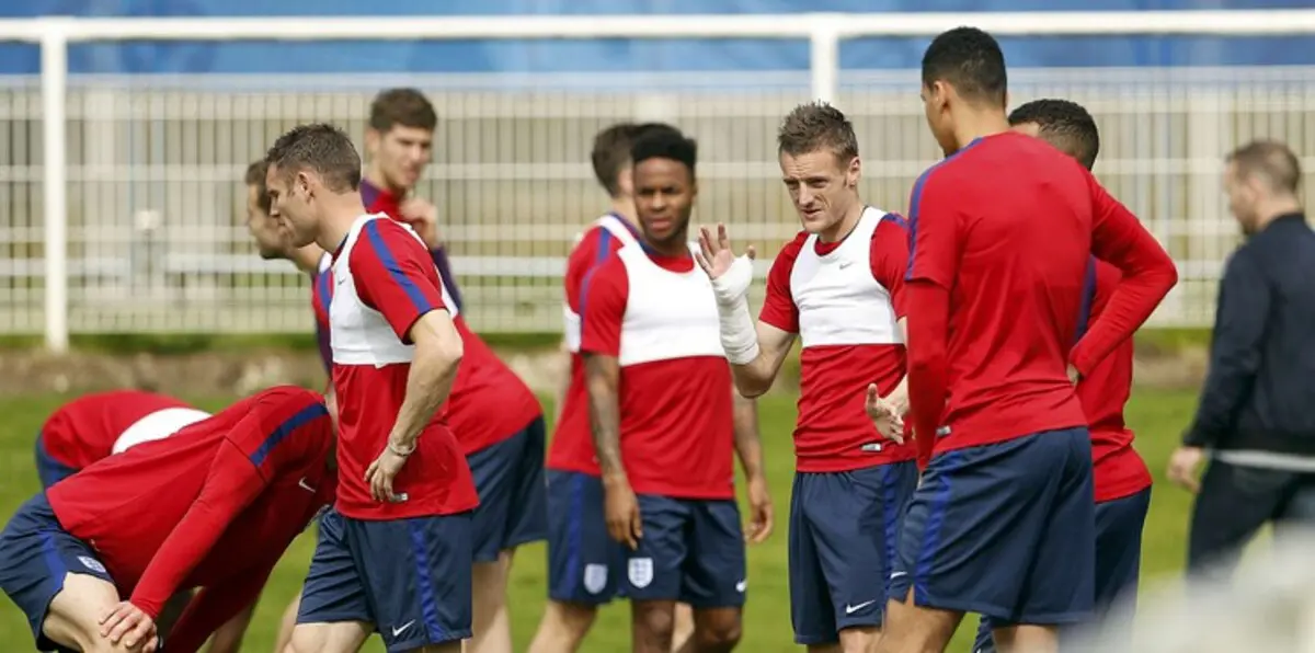 إصابات بعد اشتباك عنيف بين مشجعيين إنجليز وسكان بمارسيليا (فيديو)