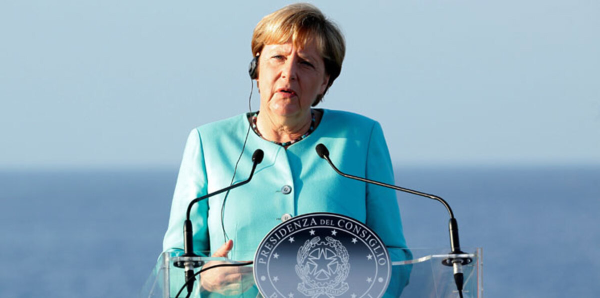 ميركل: النقاب لا يسمح للنساء بالاندماج في مجتمعنا