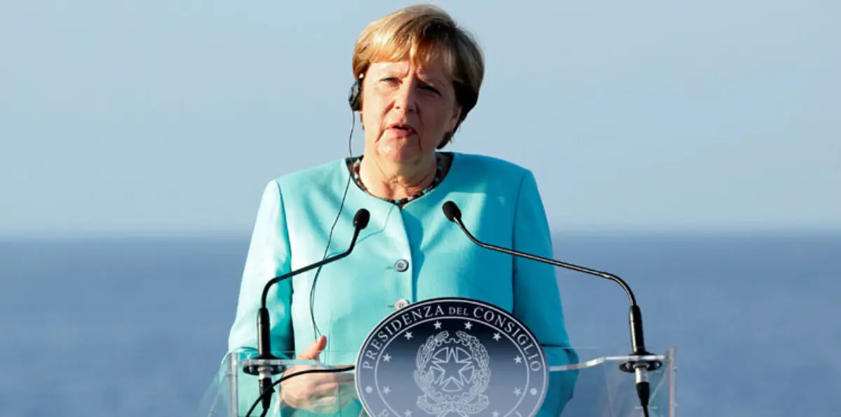 ميركل: النقاب لا يسمح للنساء بالاندماج في مجتمعنا