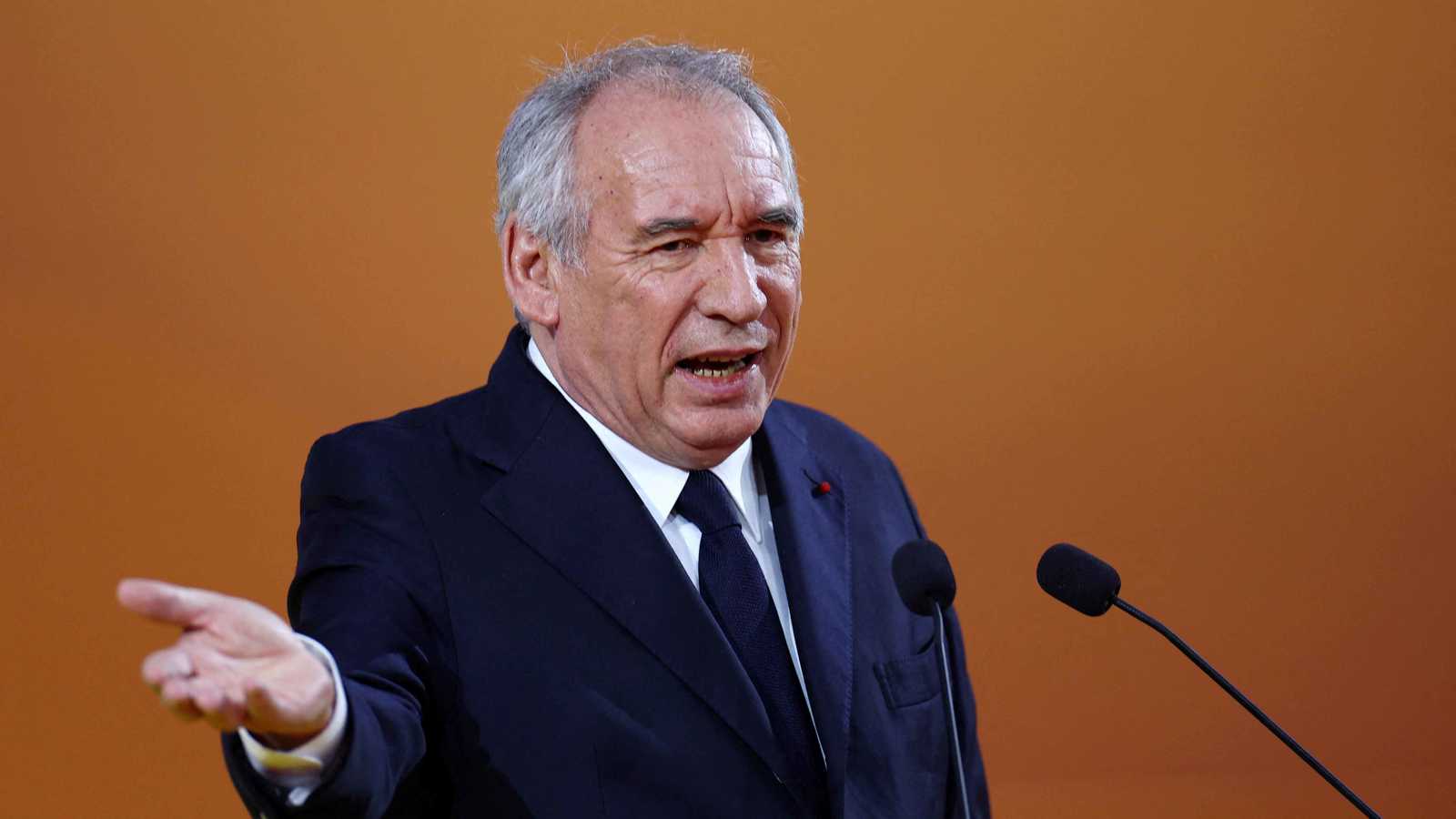 للمرة الرابعة في ولاية ماكرون الثانية.. شبح الانهيار يقترب من الحكومة الفرنسية