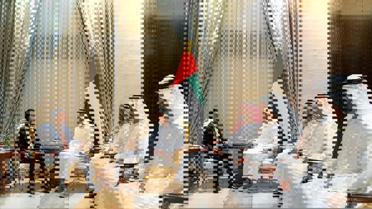 محمد بن زايد يستقبل رئيس مجلس النواب العراقي محمد الحلبوسي في أبوظبي