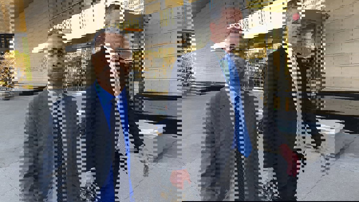 محكمة تقضي بسجن عماد الزبيري 12 عاما لدفع مبالغ باهظة للتأثير على سياسيين أمريكيين