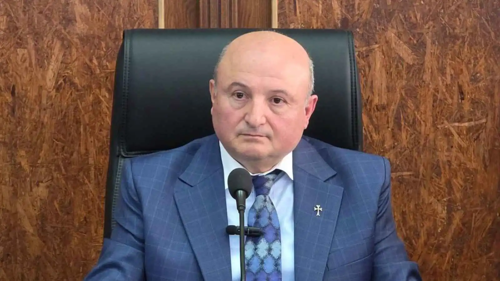 تزامنا مع احتجاجات.. اعتقال رئيس بلدية في أرمينيا  بتهمة الرشوة (فيديو)