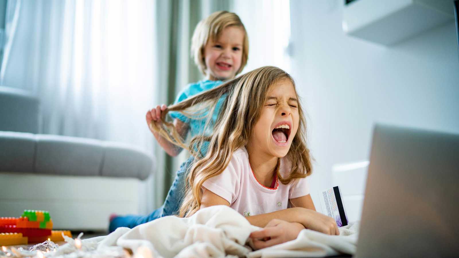 السلوك العدواني لدى الأطفال.. متى يكون مقلقًا؟