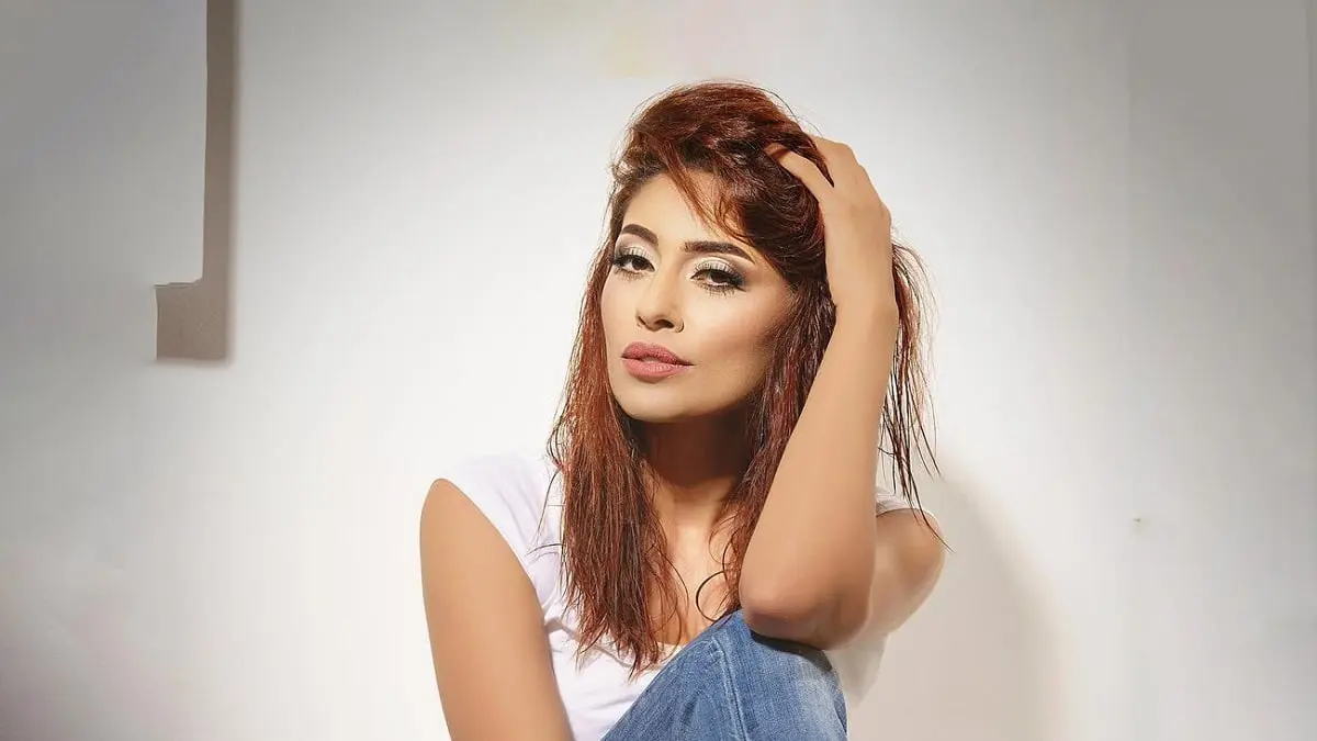 ريان جيلر ينشر صورة  خالد صقر خطيب الفنانة السعودية إلهام علي