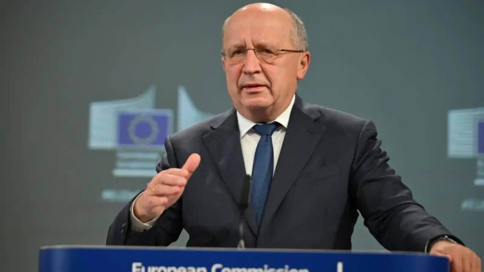 مسؤول أوروبي: الاتحاد بحاجة إلى تكتل دفاعي