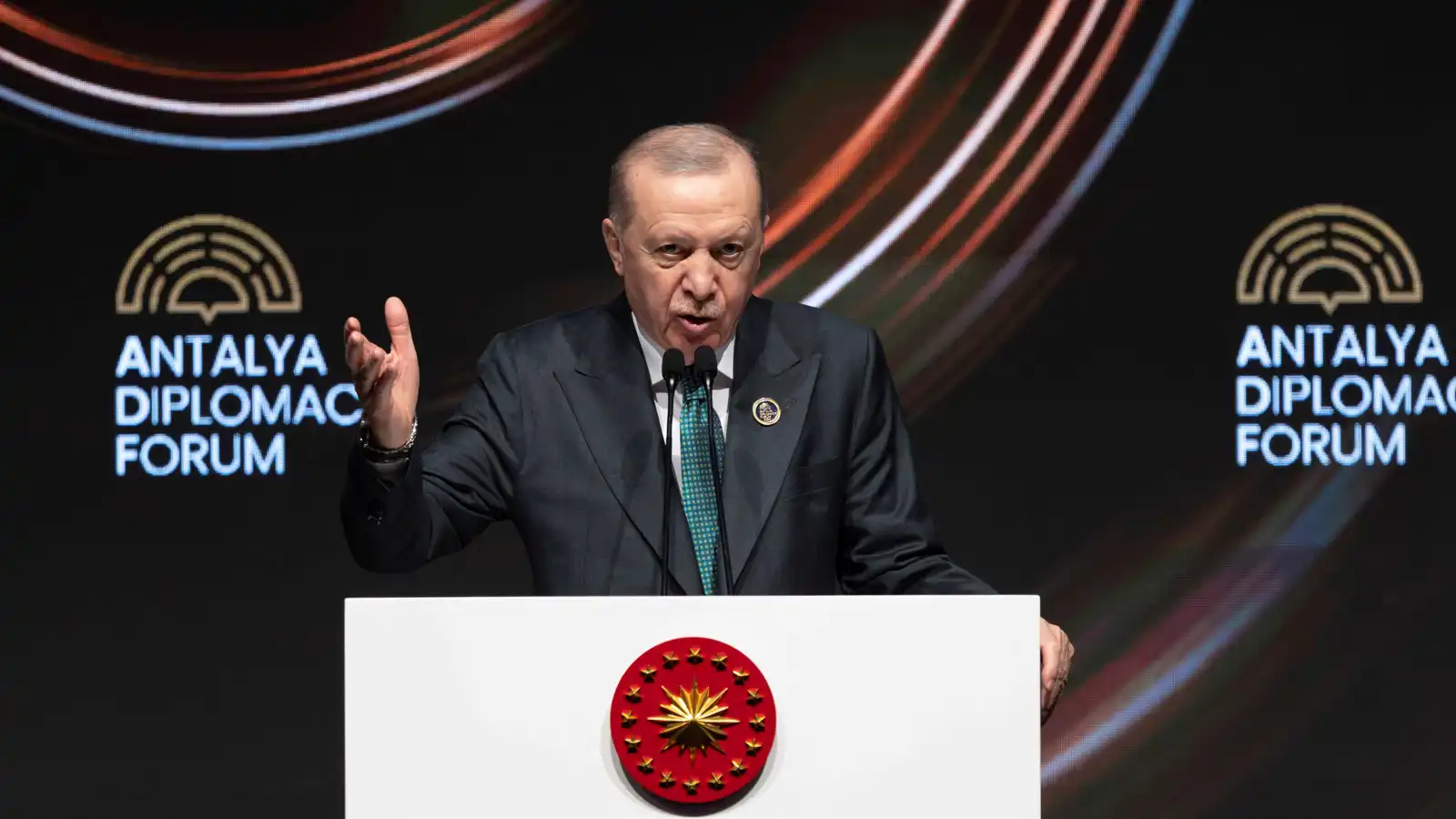 بين المعارضة وأردوغان.. سباق على الناخبين المترددين في تركيا