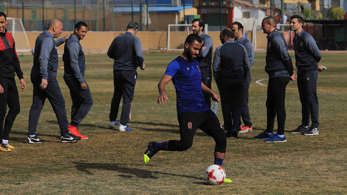 أزمة بين لاسارتي وحسام عاشور بسبب شارة قيادة النادي الأهلي المصري