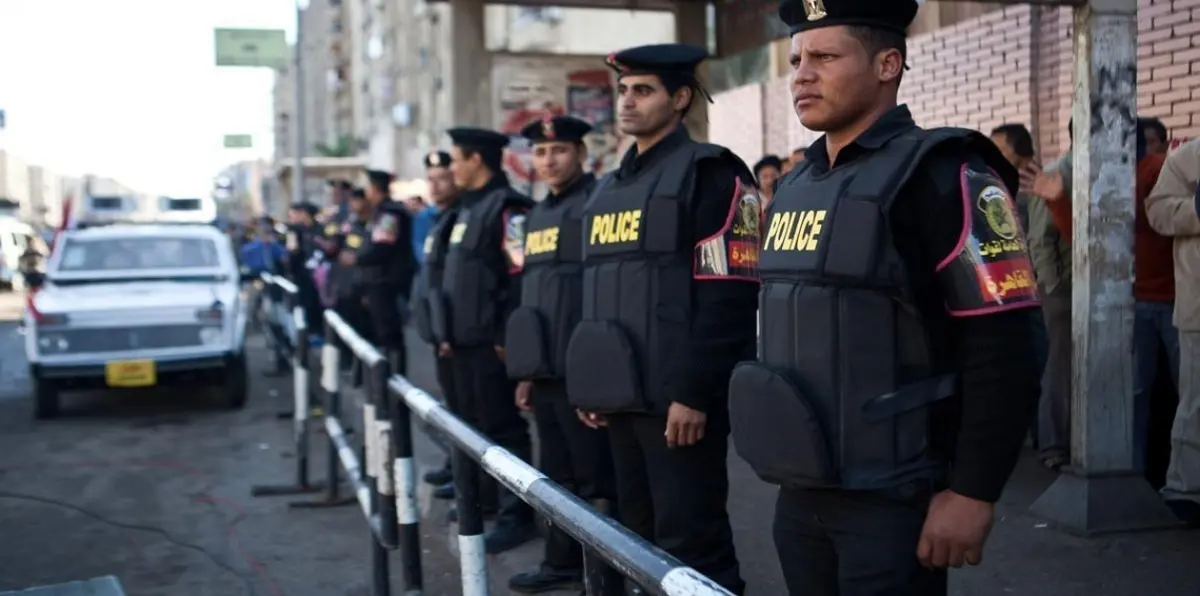 حبس ضابط شرطة مصري تعدى على سيدة