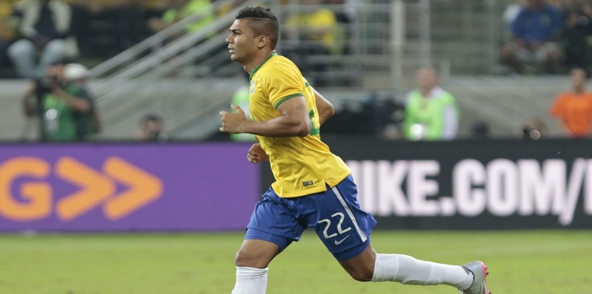 كاسيميرو يحمل شارة قيادة منتخب البرازيل