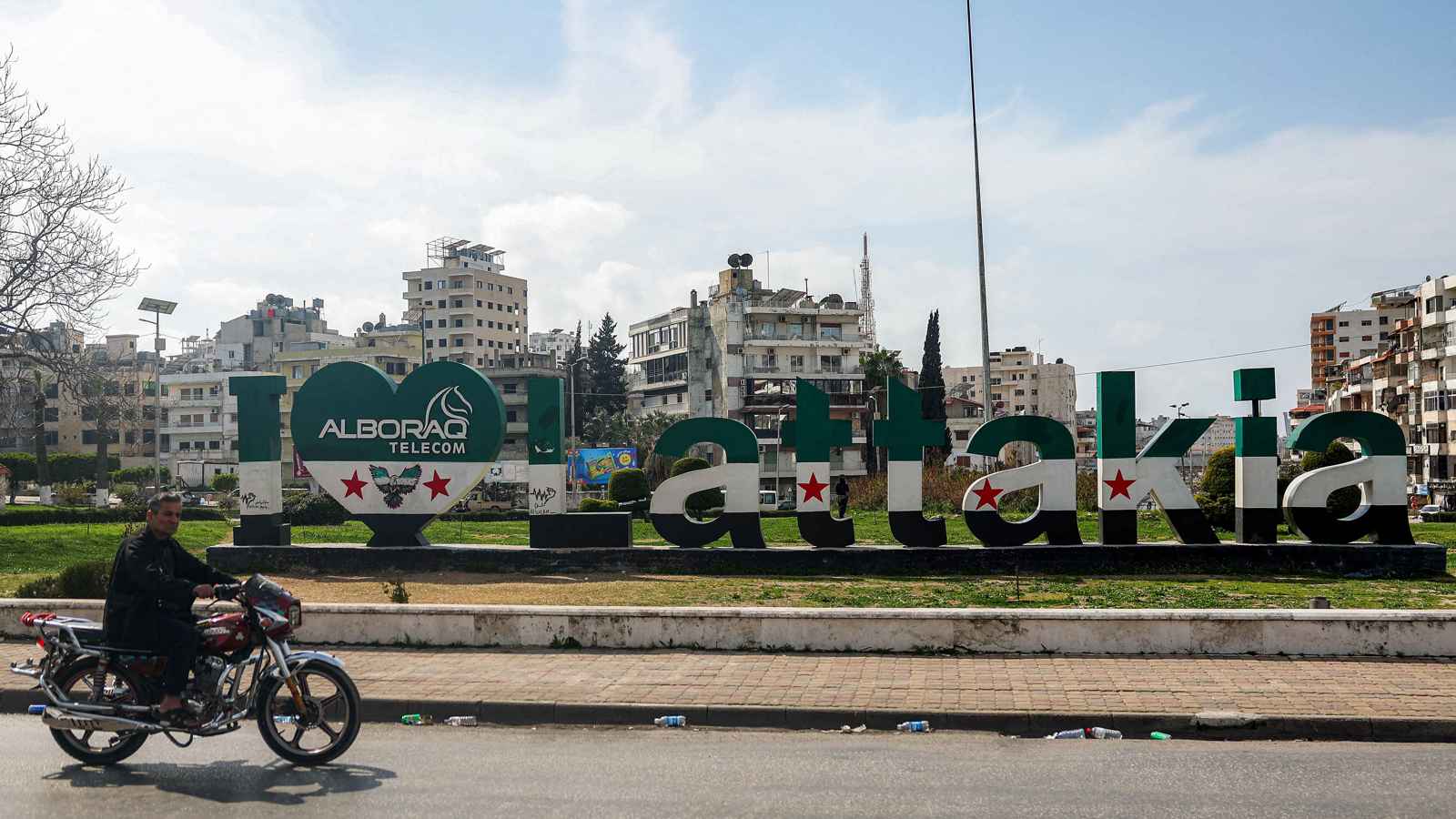 "المرصد السوري": قيود صارمة على دخول الإعلام إلى الساحل