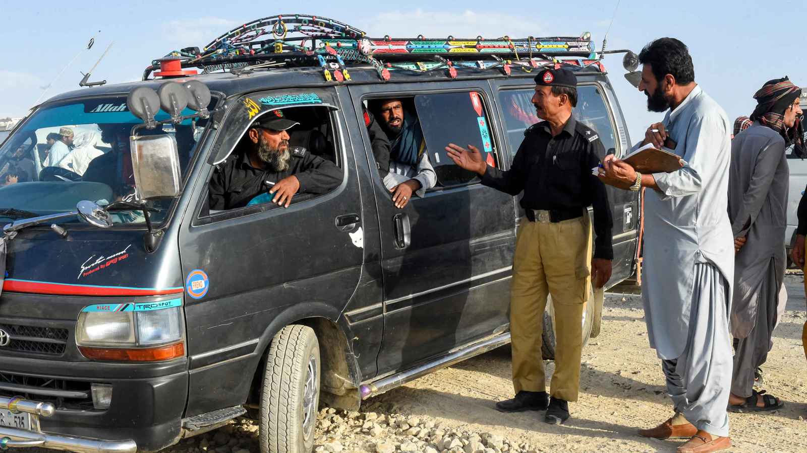 على وقع أزمة الترحيل.. وزير خارجية باكستان يزور كابول